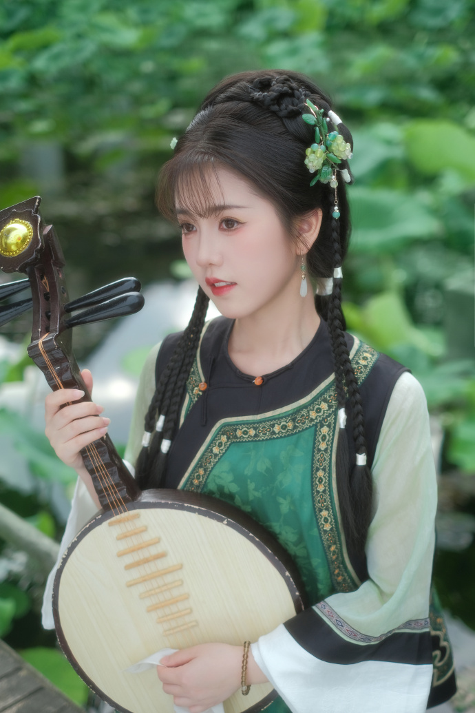 他是谁 海报